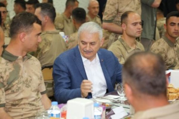 Başbakan Yıldırım, Afrin kahramanlarıyla iftar yaptı