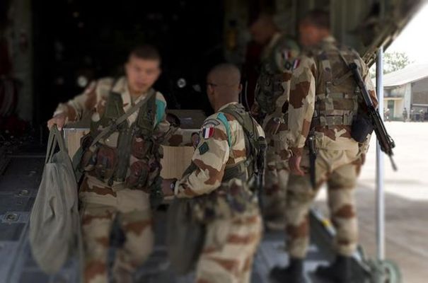 Fransız askerlerinden terör örgütü YPG/PKK'ya topçu desteği