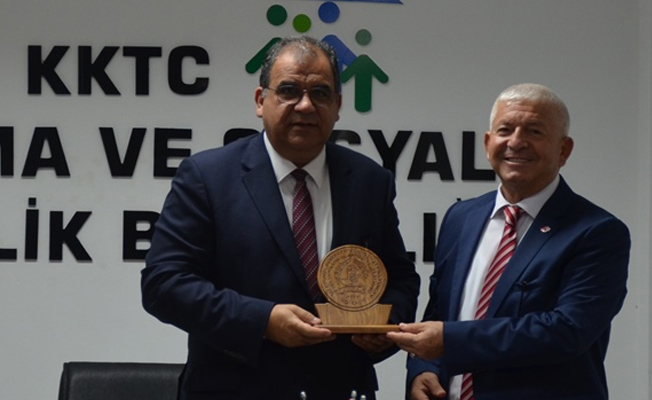 Bakan Sucuoğlu, Dr. Fazıl Küçük spor oyunları katılımcılarını kabul etti