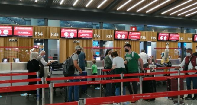 İngiltere açıkladı: Türkiye dahil 50'yi aşkın ülkeden gelen yolculara koronavirüs karantinası yok