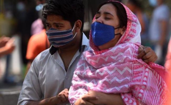 Hindistan'da 24 saatte 3 bin 741 kişi koronavirüsten öldü