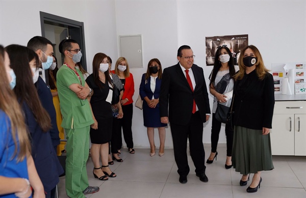 Cumhurbaşkanı Tatar’ın eşi Sibel Tatar, Kıbrıs Sağlık ve Toplum Bilimleri Üniversitesi’ni ziyaret etti