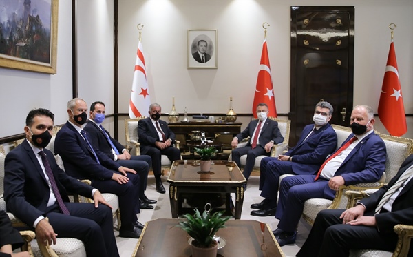 Cumhuriyet Meclisi Başkanı Sennaroğlu, Türkiye Cumhuriyeti Cumhurbaşkanı yardımcısı Oktay ile bir araya geldi
