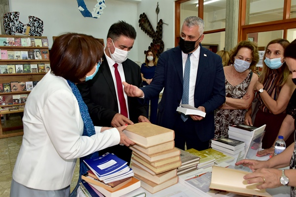 Kıbrıs Türk Üniversiteli Kadınlar Derneği, “Kadın Eserleri Kütüphanesi“'ni Milli Kütüphane'ye devretti