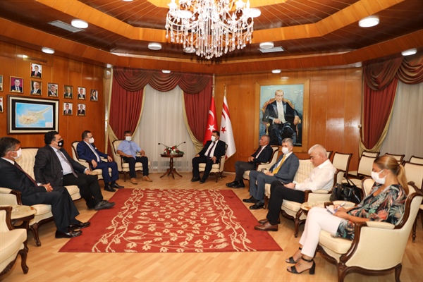 Başbakan Saner, Ekonomik Örgütler Platformu ve DAÜ ile LAÜ rektörlerini kabul etti