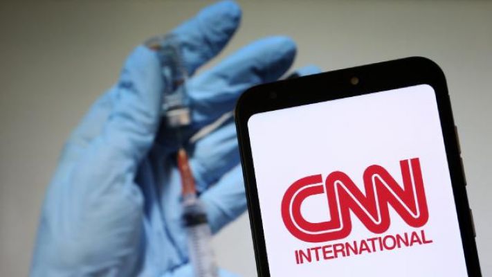 CNN iş yerine aşısız gelen 3 çalışanın işine son verdi