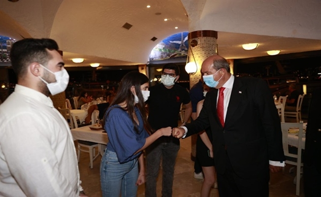 Tatar, İzmir’de KKTC'li öğrencilerle biraraya geldi