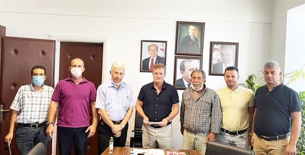 Bakan Arıklı Karaoğlanoğlu’nda 15 dönümlük arazi ile ilgili sivil toplum örgütü temsilcilerini kabul etti