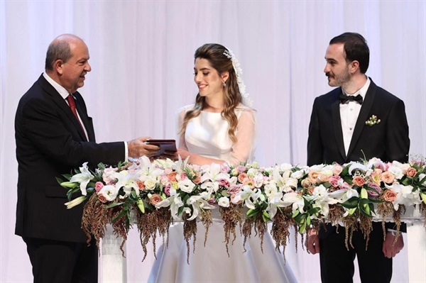 Cumhurbaşkanı Tatar Mevlüt Çavuşoğlu’nun kızının nikah törenine katıldı