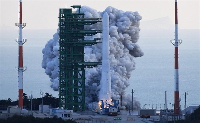 Güney Kore ilk yerli roketi “Nuri“yi uzaya fırlattı