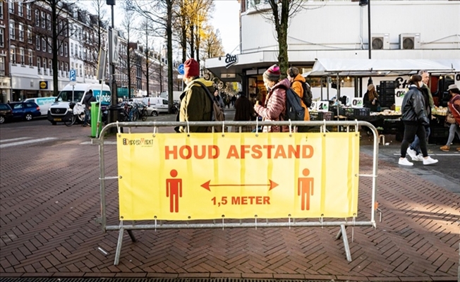 Hollanda'da kısmi sokağa çıkma yasağı uygulaması başladı