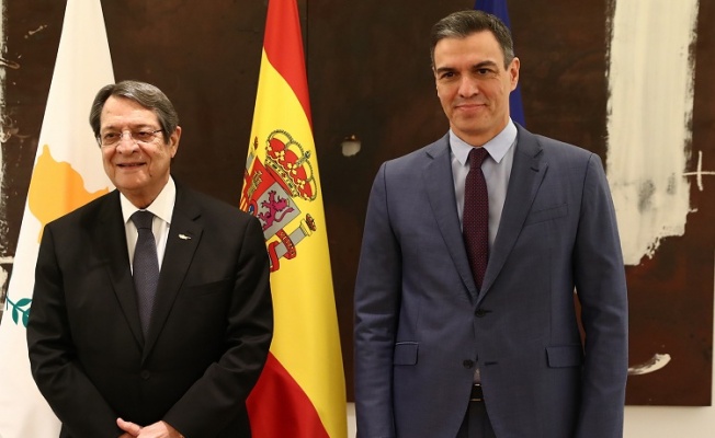 Anastasiadis Madrid’de İspanya Başbakanı Sanchez’le biraraya geldi