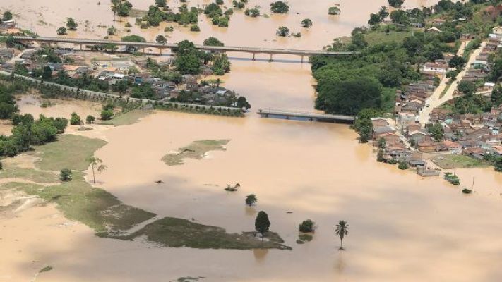 Brezilya'nın kuzeydoğusunda etkili olan sel 7 can aldı