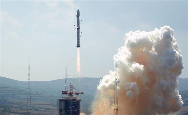 Çin, veri aktarım uydusunu fırlattı