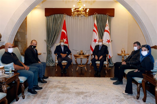 Cumhurbaşkanı Ersin Tatar, Kyrenia Off Road Derneği yetkililerini kabul ederek görüştü