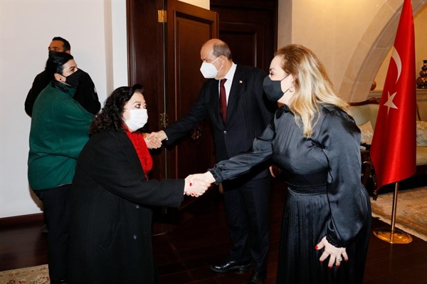 Cumhurbaşkanı Tatar ve eşi Cumhurbaşkanlığı personelinin yeni yılını kutladı