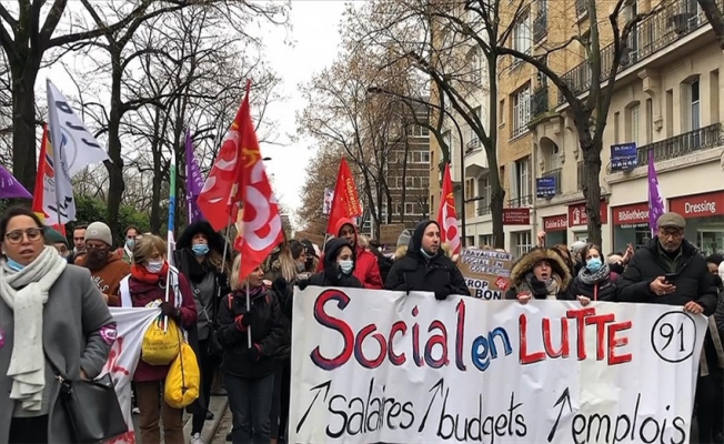 Fransa’da sosyal hizmet sektörü çalışanları greve gitti