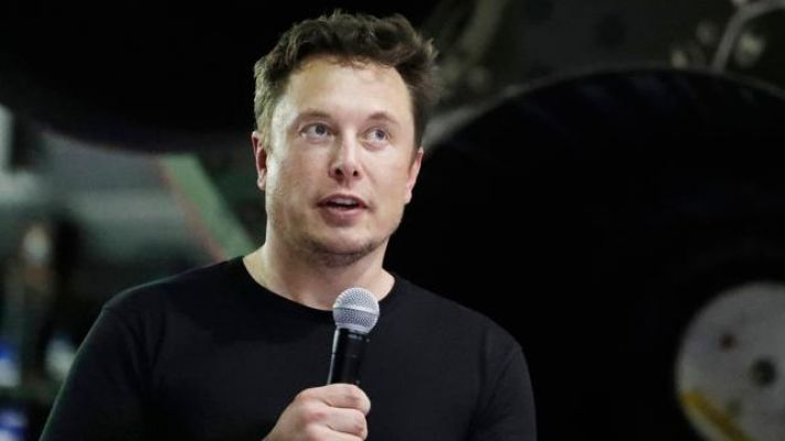 Elon Musk: "Biden insan formunda rutubetli bir kukla"