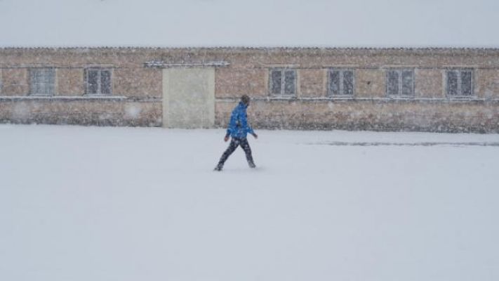 Yunanistan'da yoğun kar yağışı etkili oluyor
