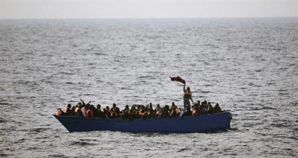 KKTC açıklarında balıkçı teknesinde 334 düzensiz göçmen yakalandı