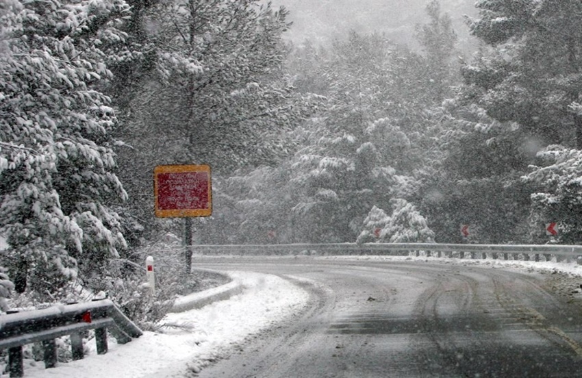 Trodos Dağları’na giden tüm yollar yoğun kar yağışı nedeniyle kapalı