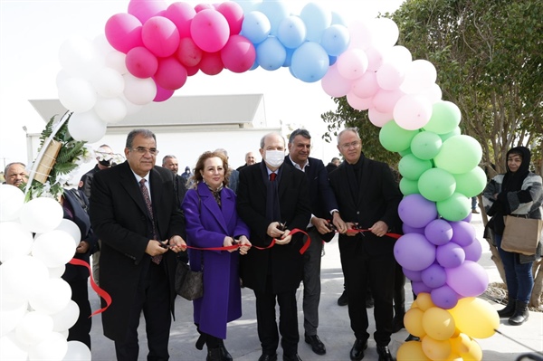 Cumhurbaşkanı Ersin Tatar, eşi Sibel Tatar ile birlikte Beyarmudu’nda düzenlenen Kadın Emeği Pazarı’nın açılışına katıldı