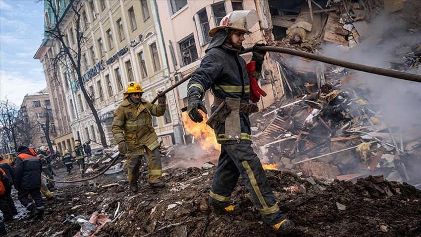 Rusya'nın saldırısı altındaki Harkiv'de sivil yapılar ağır hasar gördü