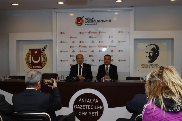 Tatar, Antalyalı gazetecilerle buluştu; Sorularını yanıtladı