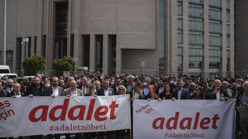 15 Temmuz darbe girişimi ve Gezi Parkı olayları davasında verilen karar protesto edildi