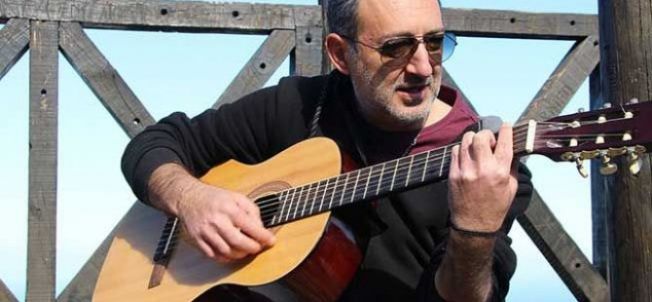 Müzisyen Ekrem Mavigözlü genç yaşta hayatını kaybetti