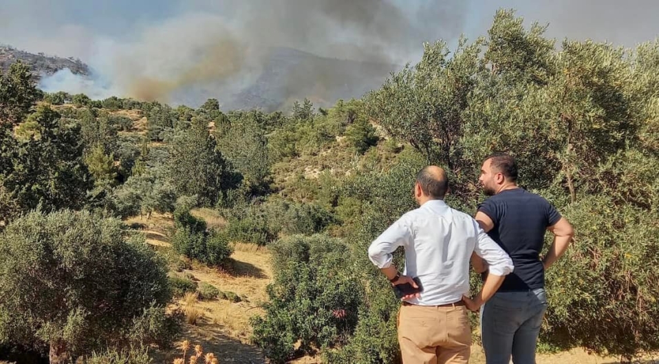 Özersay, Ağıllar Altınova köylerindeki yangın bölgesini ziyaret etti