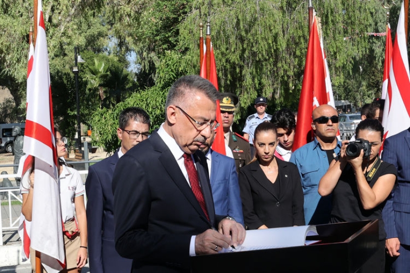 Lefkoşa Atatürk Anıtı'nda Tören Düzenlendi