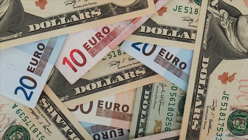 Euro/Dolar Paritesi 20 Yılın Ardından İlk Kez 1'in Altına Geriledi