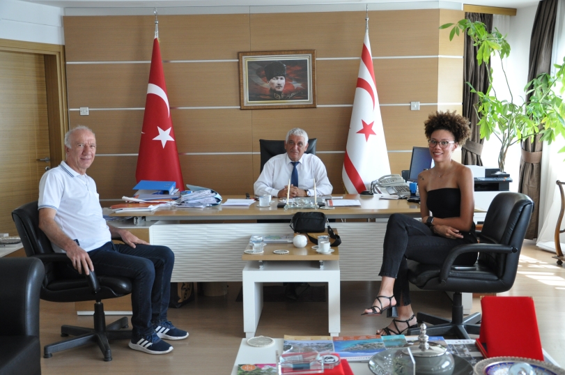 Milli Atlet Buse Savaşkan’dan, Güzelyurt Belediye Başkanı Özçınar’a Nezaket Ziyareti