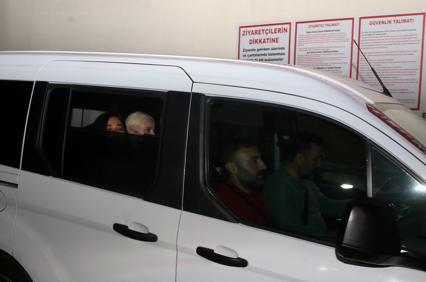 Şarkıcı Gülşen, Hakkındaki Soruşturma Kapsamında Tutuklandı