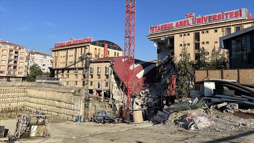 İstanbul Arel Üniversitesinin 3 Katlı Binası Çöktü
