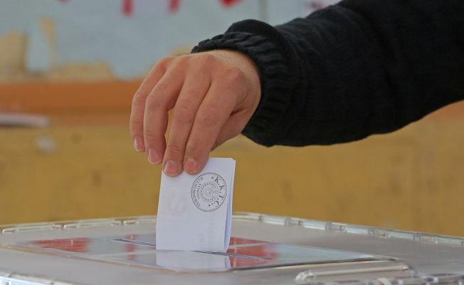 Devlet, hükümet ve Meclis’te temsil edilen siyasi parti yetkililerinin nerede ve saat kaçta oy kullanacağı belli oldu