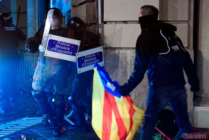 Barselona'da ayrılıkçıların gösterisine polis müdahale etti