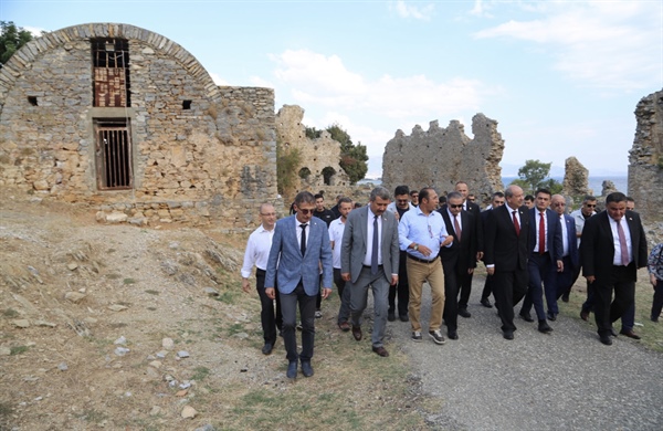 Başbakan Tatar Anamur'da Anemurium Antik Kenti Ziyaret Etti