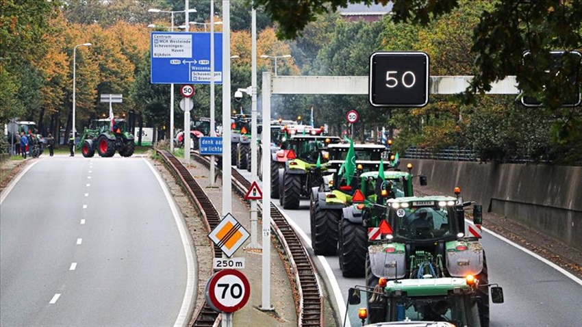Hollanda'da Çiftçilerden, Hükümetin Tarım Politikasına Protesto