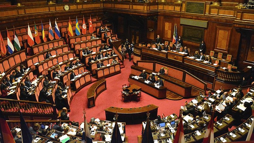 İtalya'da Conte Hükümeti Senato'dan Güvenoyu Aldı!