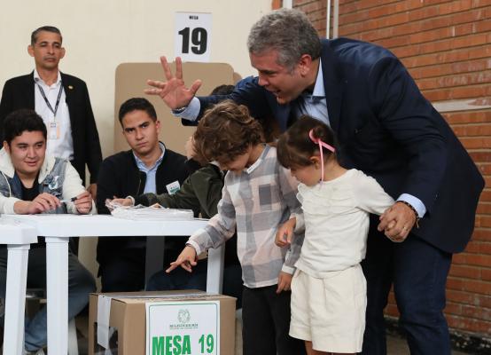 Kolombiya devlet başkanını ikinci turda belirleyecek