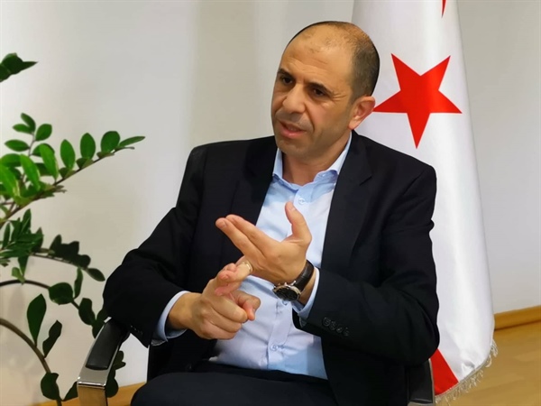 Özersay: “Kıbrıs Türkü kendi kendini yönetmek ister, talimat kabul etmez”